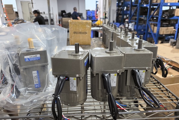 全自動折疊機減速電機,200W微型電機配減速機.jpg 全自動折疊機減速電機,200W微型電機配減速機.jpg