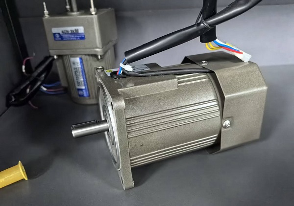 高速纏膜機減速電機,200W瓦270轉電機.jpg
