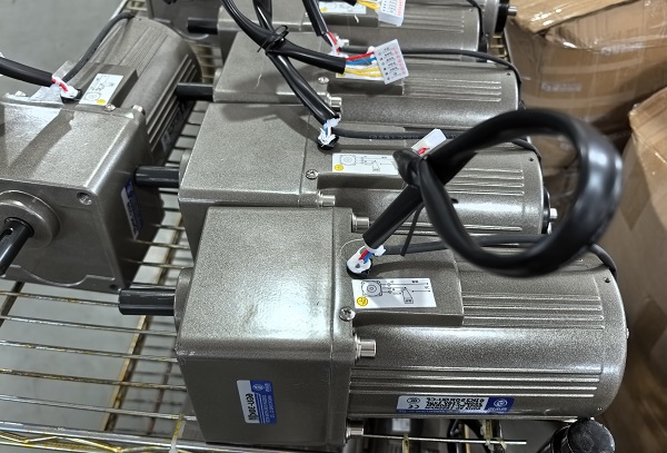 月餅成型壓模機(jī)電機(jī)減速機(jī),5IK120A-SF 120W微型減速電機(jī).jpg 月餅成型壓模機(jī)電機(jī)減速機(jī),5IK120A-SF 120W微型減速電機(jī).jpg