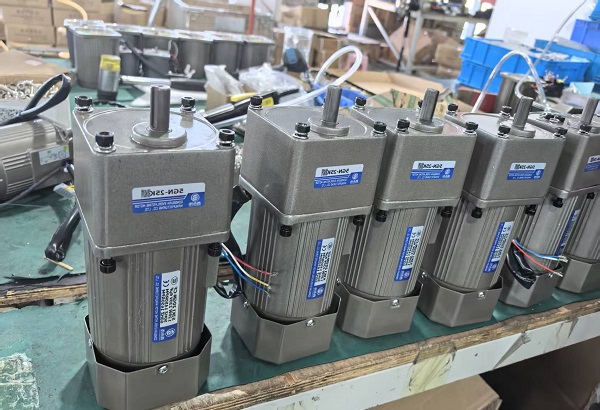 果蔬去皮機(jī)電機(jī)減速機(jī),5RK120A-CF 120W微型齒輪減速電機(jī).jpg