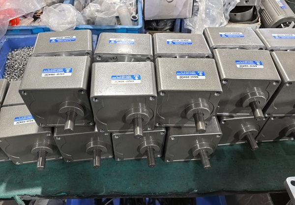 清邊機(jī)電機(jī)減速機(jī),6RK300A-AF 300W微型減速電機(jī).jpg