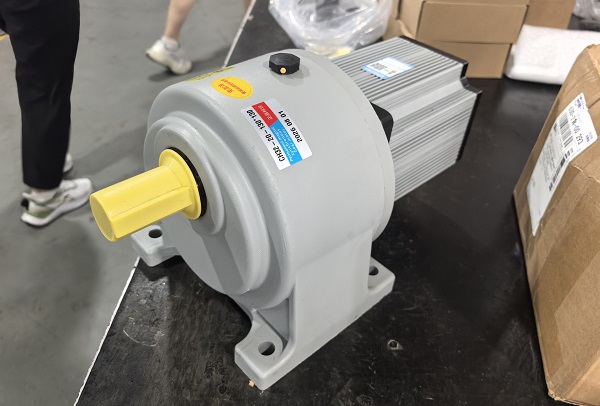 鞋機電機減速機,GH28齒輪減速電機750W.jpg