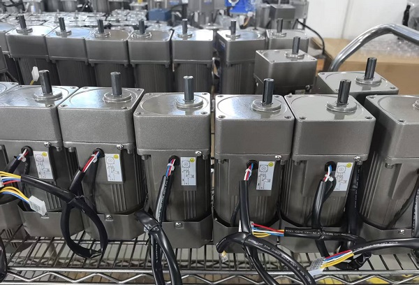 水簾卷放機構電機減速機,300W微型減速電機.jpg