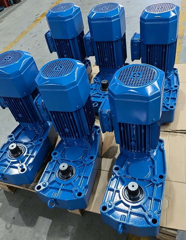 快速門電機減速機,550W電機齒輪減速機.jpg