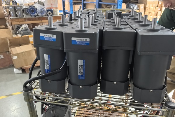 凸輪分割器電機減速機,5IK140RGU-AF微型調速減速電機140W.jpg